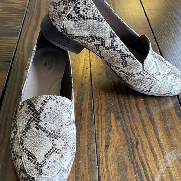 Clarks Women's Juliet Lora Loafer, Taupe Snake Synthetic US Women’s 11 - Picture 1 of 9